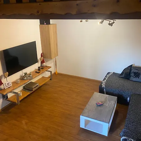 Tia Apartment *
