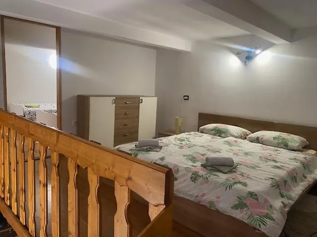 Apartment Tia *
